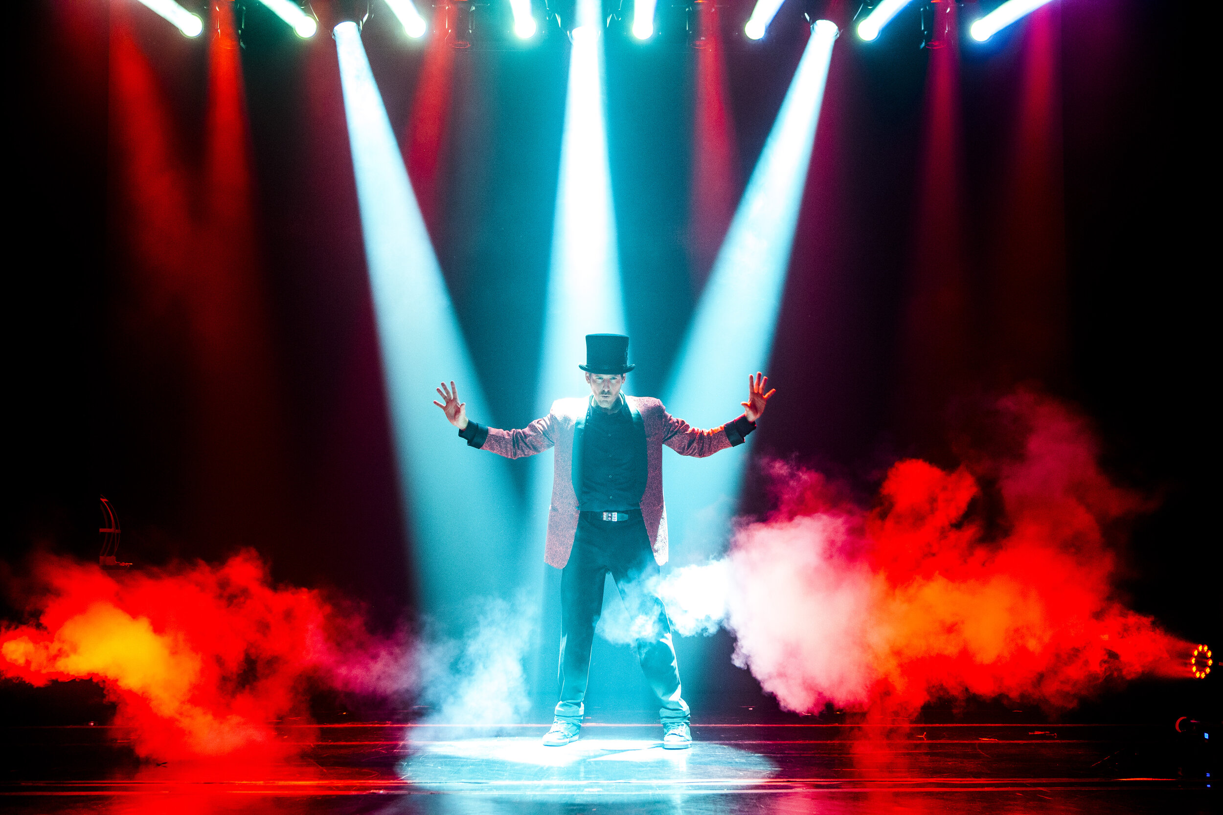 Illusionist Kevin J. center stage during Magique